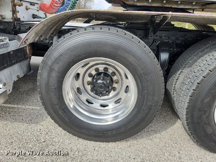 image for item MW9618 2007 Freightliner Coronado  semi truck