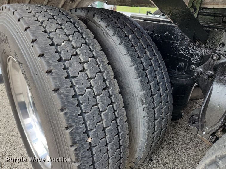 image for item MW9618 2007 Freightliner Coronado  semi truck