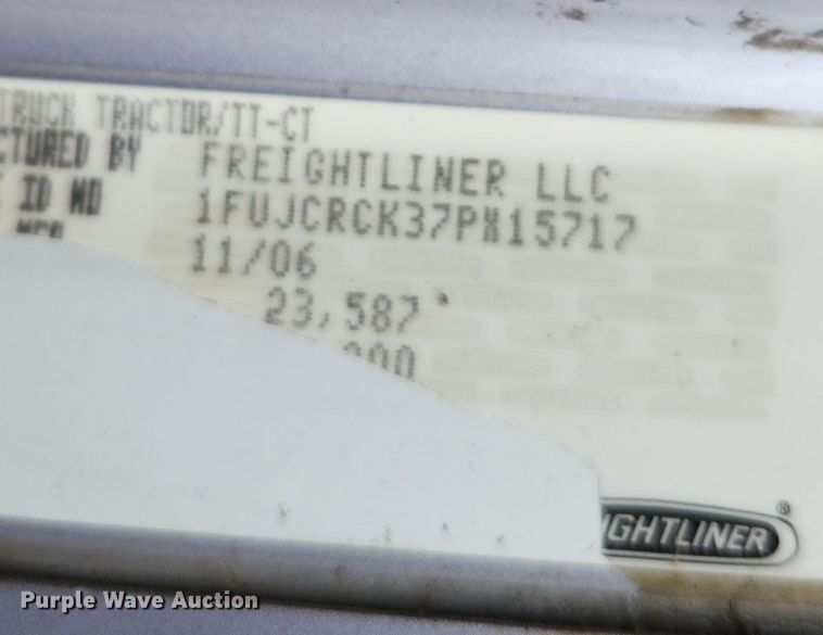 image for item MW9618 2007 Freightliner Coronado  semi truck