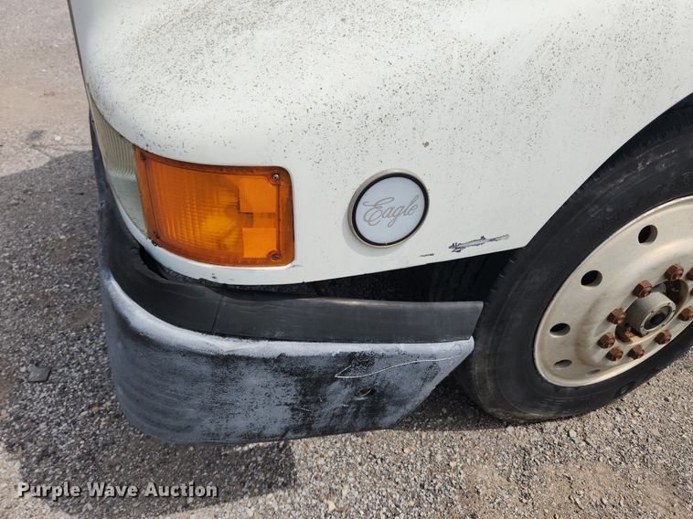 image for item MW9633 1992 International 9400  semi truck