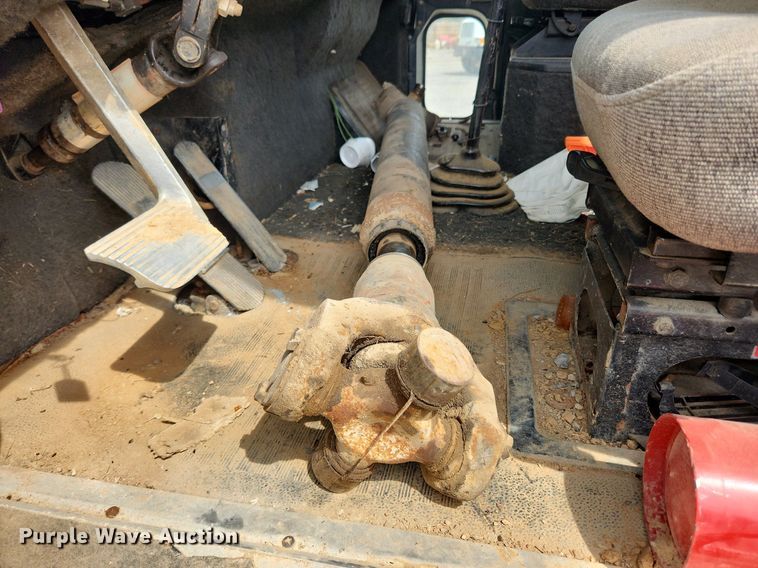 image for item MW9633 1992 International 9400  semi truck