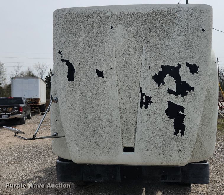 image for item MW9633 1992 International 9400  semi truck