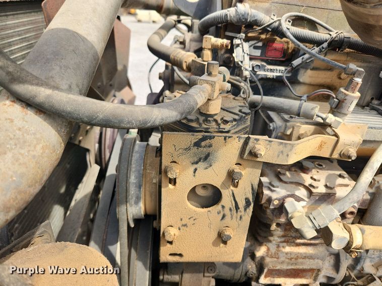 image for item MW9633 1992 International 9400  semi truck