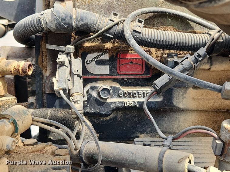 image for item MW9633 1992 International 9400  semi truck