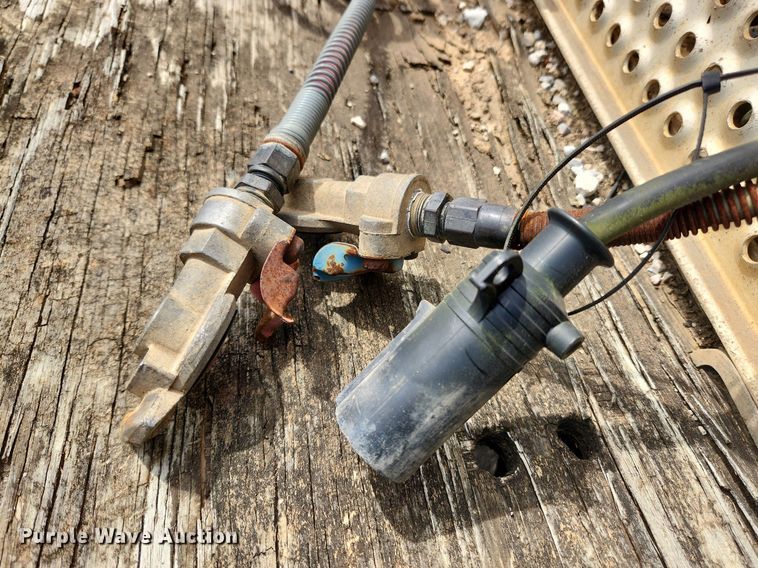 image for item MW9633 1992 International 9400  semi truck