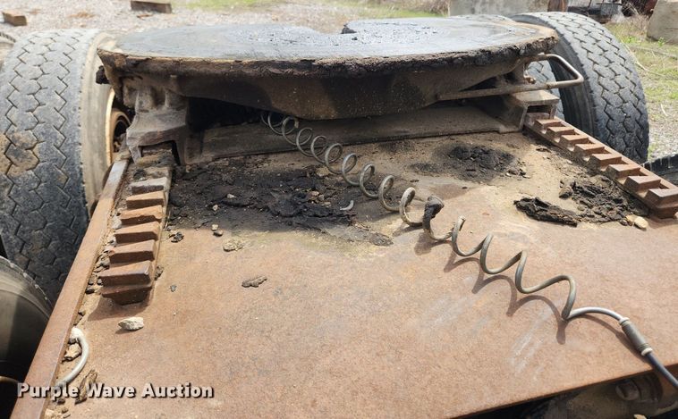 image for item MW9633 1992 International 9400  semi truck