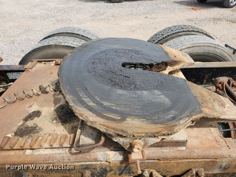 image for item MW9633 1992 International 9400  semi truck