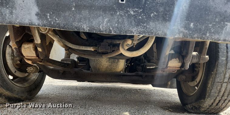 image for item MW9633 1992 International 9400  semi truck