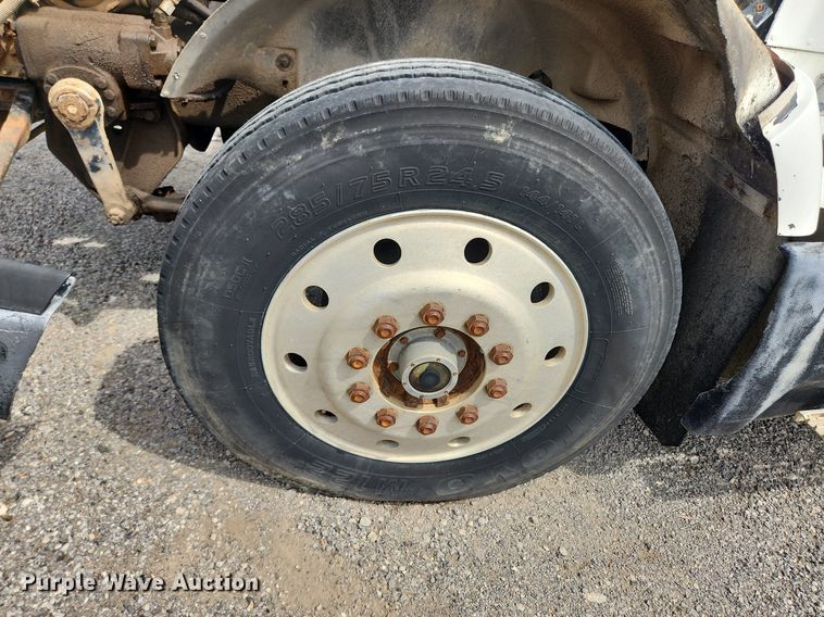 image for item MW9633 1992 International 9400  semi truck