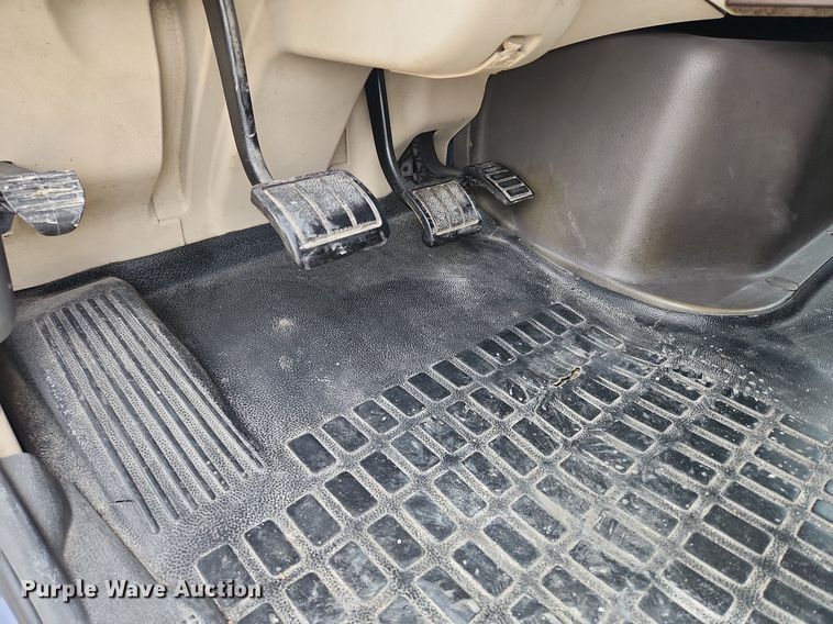 image for item MW9647 2013 Volvo VNL  semi truck