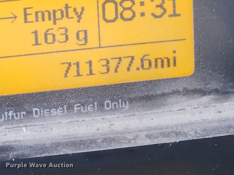 image for item MW9647 2013 Volvo VNL  semi truck