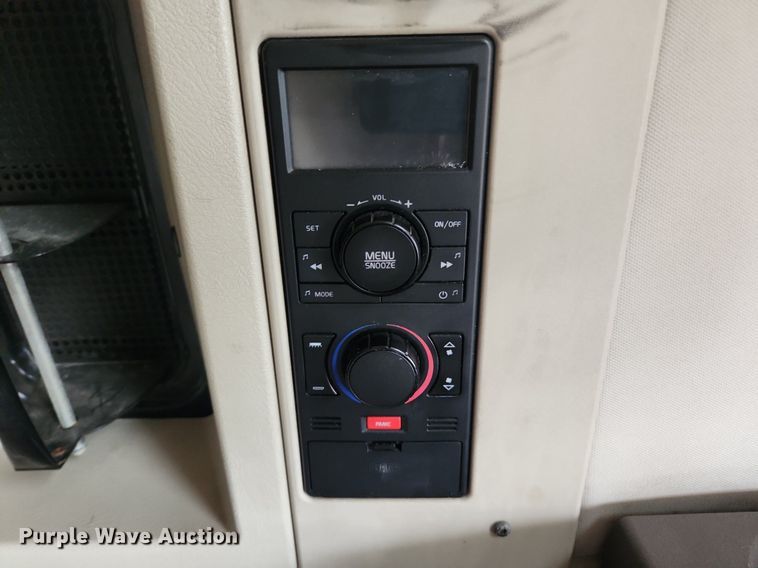 image for item MW9647 2013 Volvo VNL  semi truck