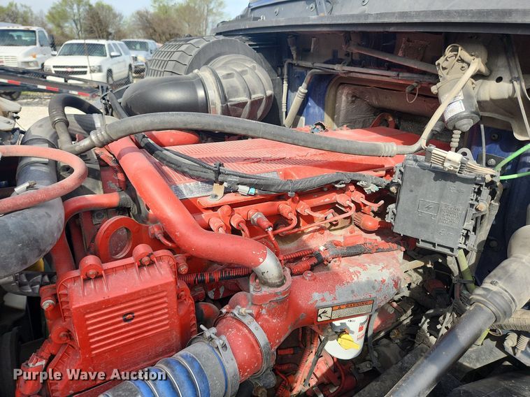 image for item MW9647 2013 Volvo VNL  semi truck