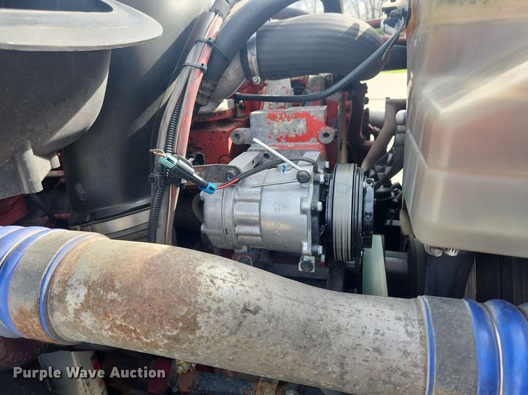 image for item MW9647 2013 Volvo VNL  semi truck