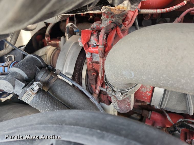 image for item MW9647 2013 Volvo VNL  semi truck