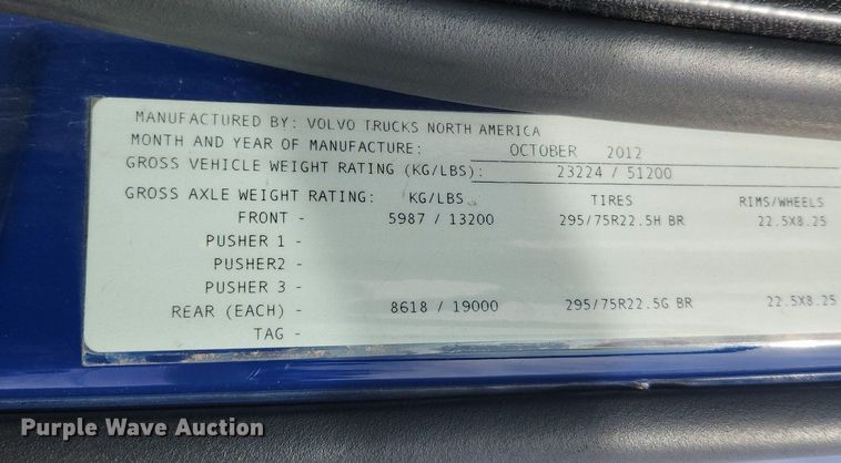 image for item MW9647 2013 Volvo VNL  semi truck