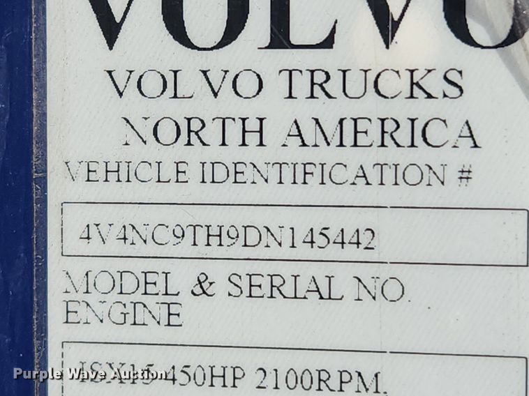 image for item MW9647 2013 Volvo VNL  semi truck