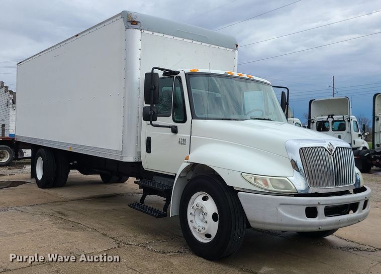 image for item MX9638 2006 International 4300  box truck