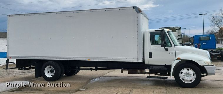 image for item MX9638 2006 International 4300  box truck