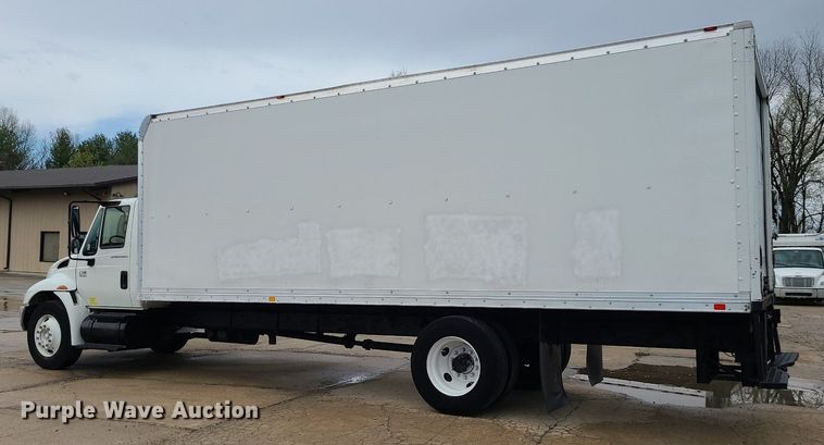 image for item MX9638 2006 International 4300  box truck