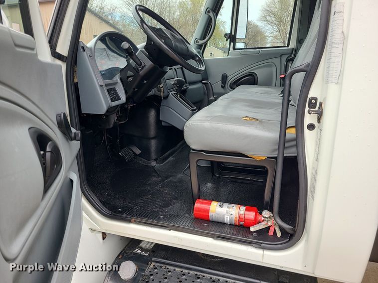 image for item MX9638 2006 International 4300  box truck