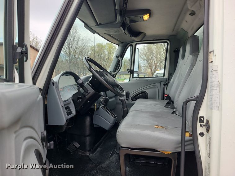 image for item MX9638 2006 International 4300  box truck