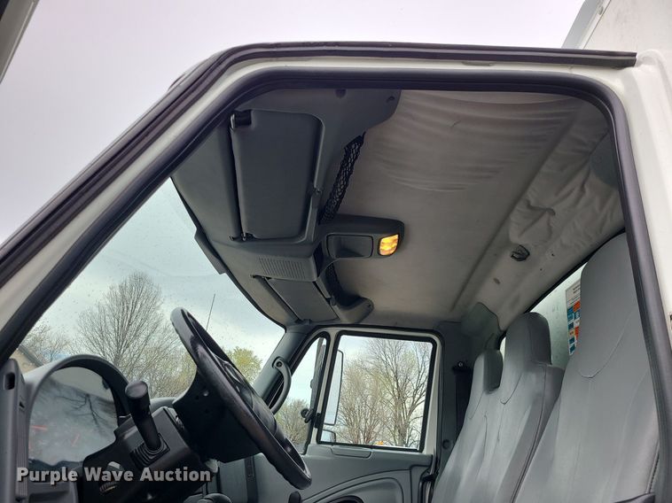 image for item MX9638 2006 International 4300  box truck