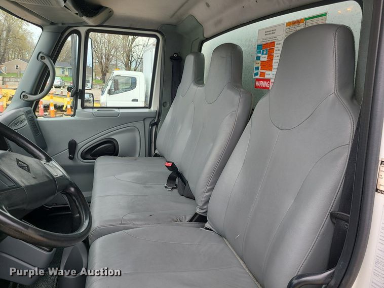 image for item MX9638 2006 International 4300  box truck