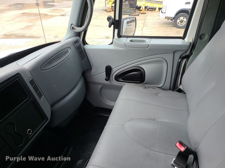 image for item MX9638 2006 International 4300  box truck