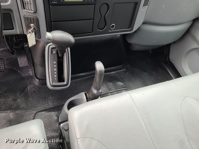 image for item MX9638 2006 International 4300  box truck