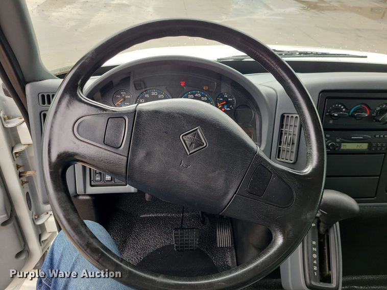 image for item MX9638 2006 International 4300  box truck