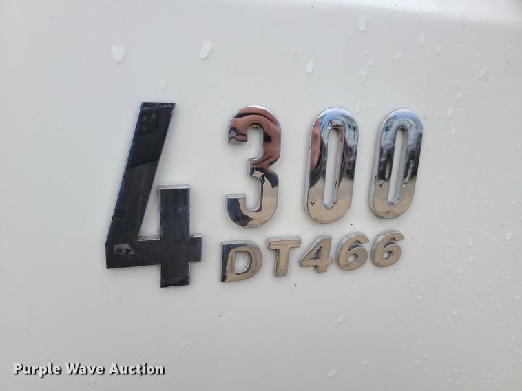 image for item MX9638 2006 International 4300  box truck