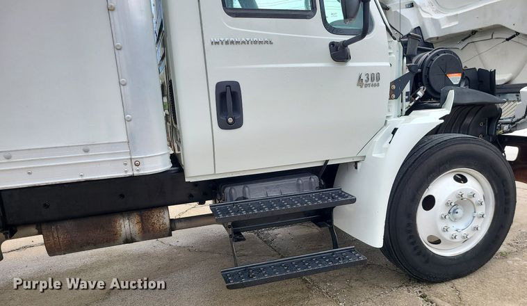 image for item MX9638 2006 International 4300  box truck