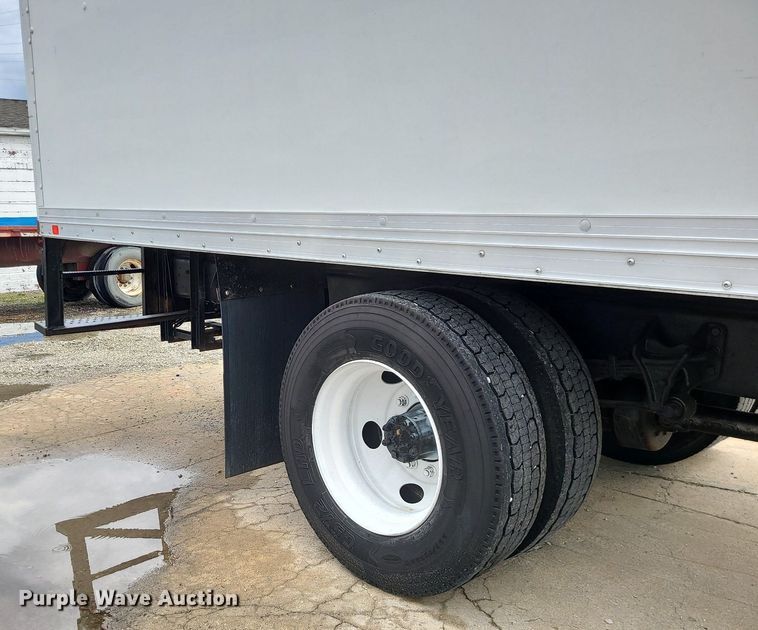 image for item MX9638 2006 International 4300  box truck