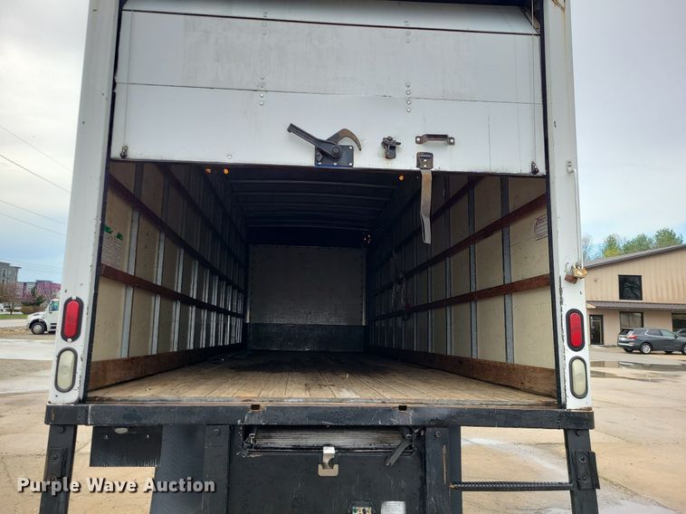 image for item MX9638 2006 International 4300  box truck