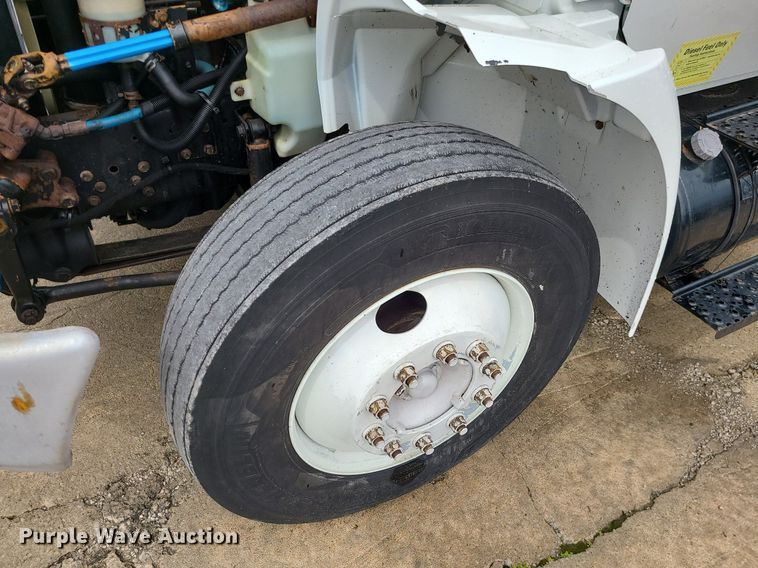 image for item MX9638 2006 International 4300  box truck