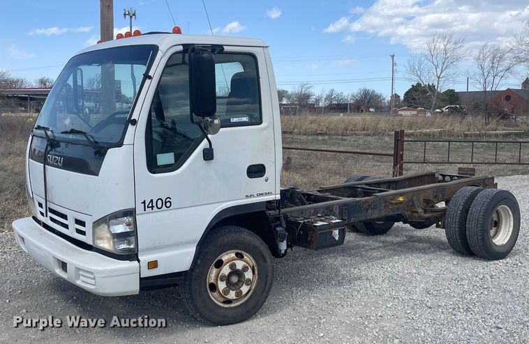 image for item MY9233 2006 Isuzu NPR  truck cab and chassis