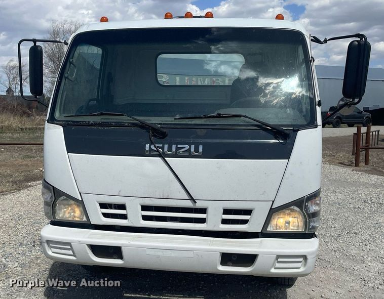 image for item MY9233 2006 Isuzu NPR  truck cab and chassis