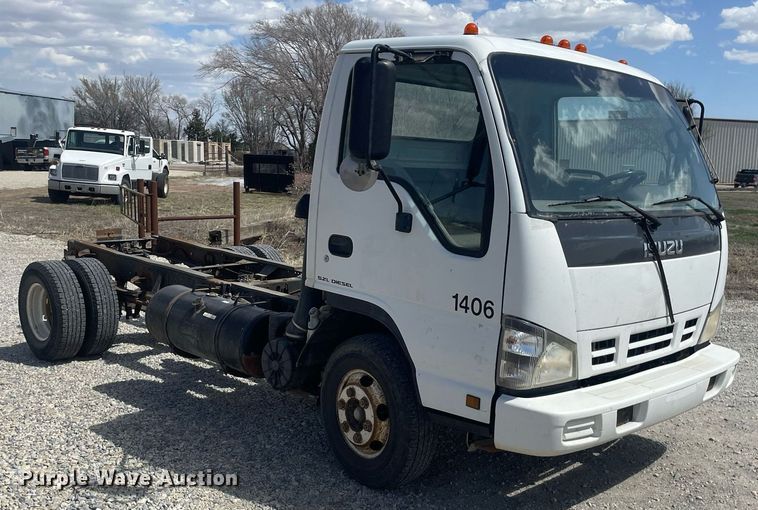 image for item MY9233 2006 Isuzu NPR  truck cab and chassis