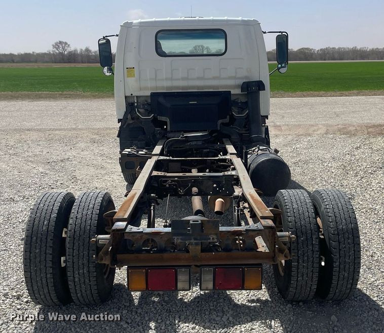 image for item MY9233 2006 Isuzu NPR  truck cab and chassis