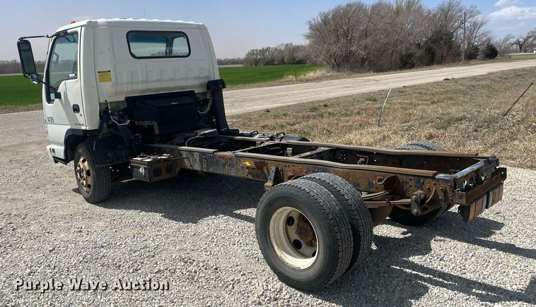 image for item MY9233 2006 Isuzu NPR  truck cab and chassis