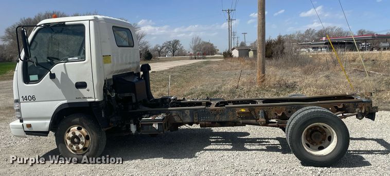 image for item MY9233 2006 Isuzu NPR  truck cab and chassis