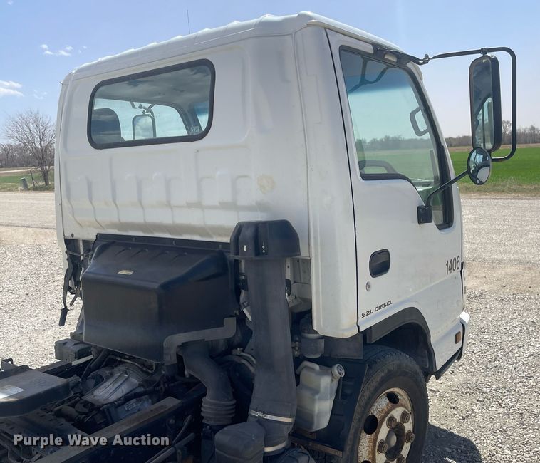 image for item MY9233 2006 Isuzu NPR  truck cab and chassis