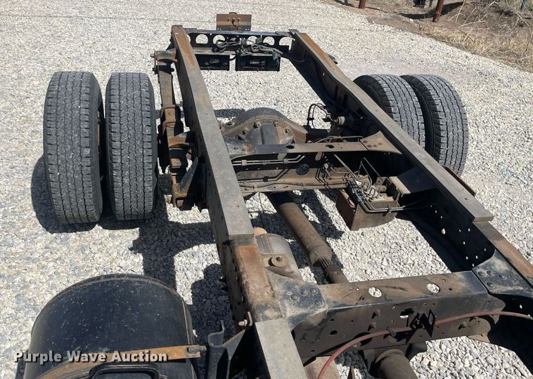 image for item MY9233 2006 Isuzu NPR  truck cab and chassis