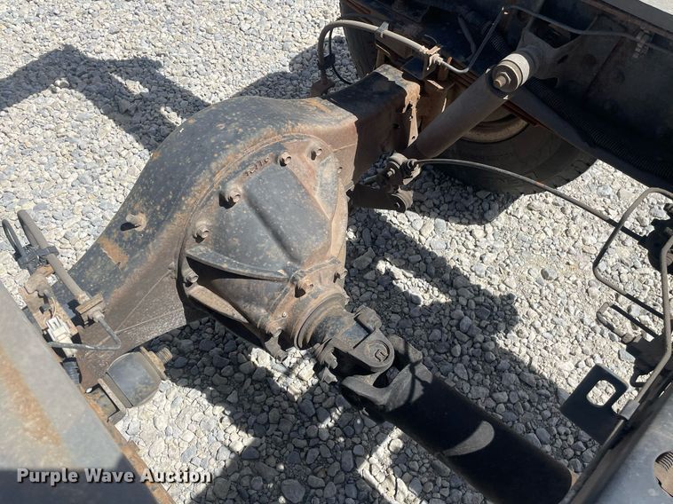 image for item MY9233 2006 Isuzu NPR  truck cab and chassis