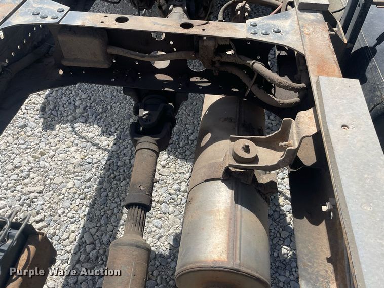 image for item MY9233 2006 Isuzu NPR  truck cab and chassis