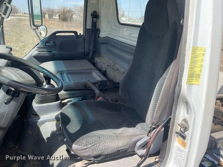 image for item MY9233 2006 Isuzu NPR  truck cab and chassis