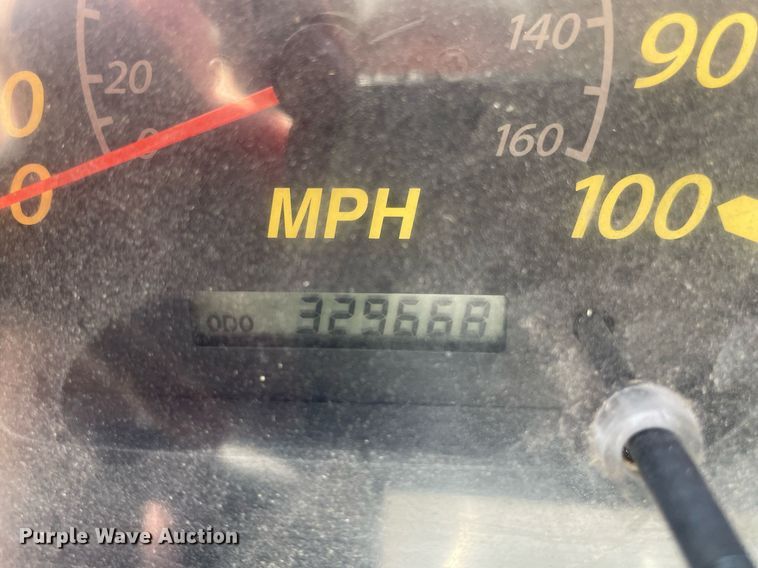 image for item MY9233 2006 Isuzu NPR  truck cab and chassis