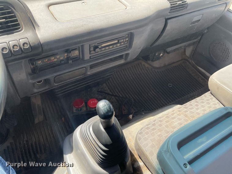 image for item MY9233 2006 Isuzu NPR  truck cab and chassis