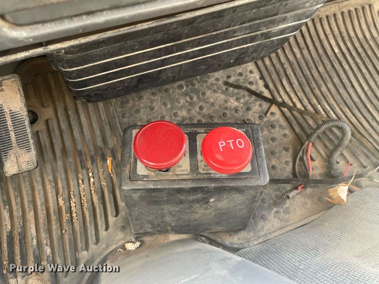 image for item MY9233 2006 Isuzu NPR  truck cab and chassis